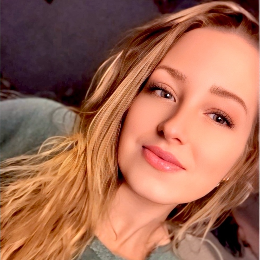 Meet your Posher, Abigail